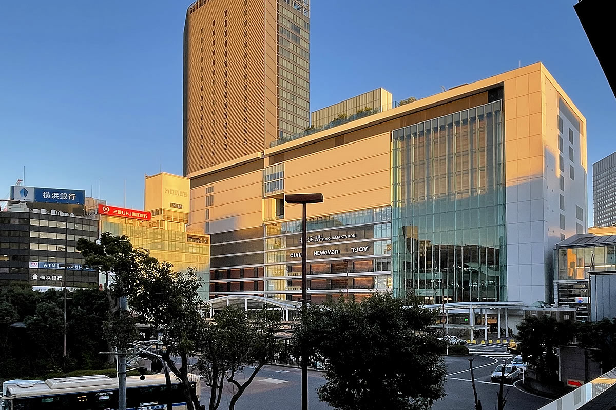 ザ・ヨコハマフロントタワー建設中 近い「JR横浜タワー」